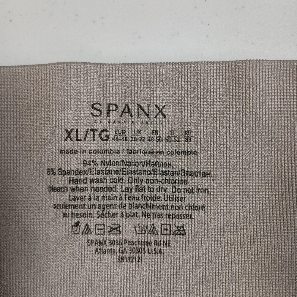 Spanx Womens Leggings XL Gray Look At Me Now Crop Seamless Shaping Compression